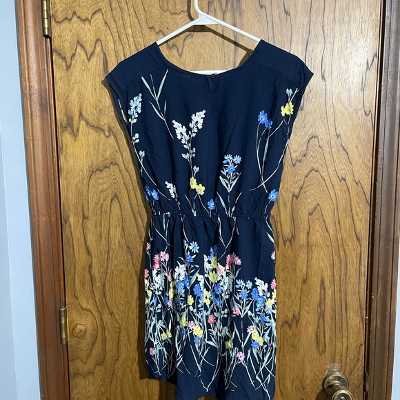 Adorable GAP kids navy floral dress!! Sz XL (12). - Picture 2 of 2